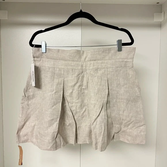 Reformation Linen Low Rise Skort. - Picture 2 of 3